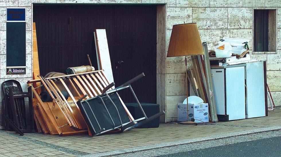 5 Ways to Get Rid of Old Furniture Before Moving